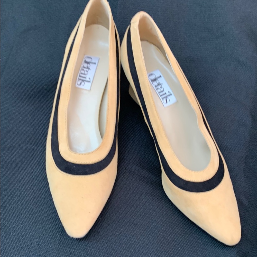 Details Chic Tan and Black Heels with Elegant Design